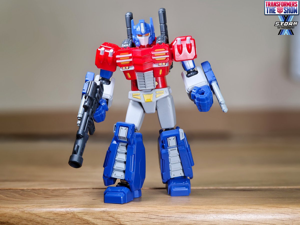 TFShowUK's tweet image. P1: Blokees Galaxy Version 06 Parallel Universe has landed!
The different moulding, stunning detail, unique instructions for each character, &amp;amp; joyful touches like the mini-Shrapnel included with Kickback give it a touch of class. #Transformers #Blokees #BlokeesTransformers