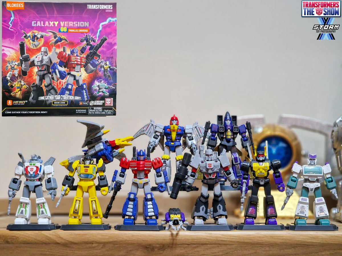 TFShowUK's tweet image. P1: Blokees Galaxy Version 06 Parallel Universe has landed!
The different moulding, stunning detail, unique instructions for each character, &amp;amp; joyful touches like the mini-Shrapnel included with Kickback give it a touch of class. #Transformers #Blokees #BlokeesTransformers