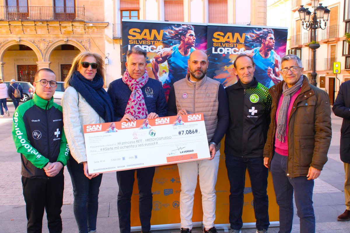 🎫 #solidaridad 
🏃‍♀️🏃🏻‍♂️🏃🏻El club #retoyosípuedo  <a href="/T_Retoyosipuedo/">Team #retoyosipuedo</a> recibe los 7.086 euros recaudados en la San Silvestre ‘Ciudad de Lorca’ para ‘Mi Princesa Rett’ <a href="/MiPrincesaRett/">MiPrincesaRett</a> 
 
💰1.200 personas de todas las edades se inscribieron en la carrera solidaria de fin de año