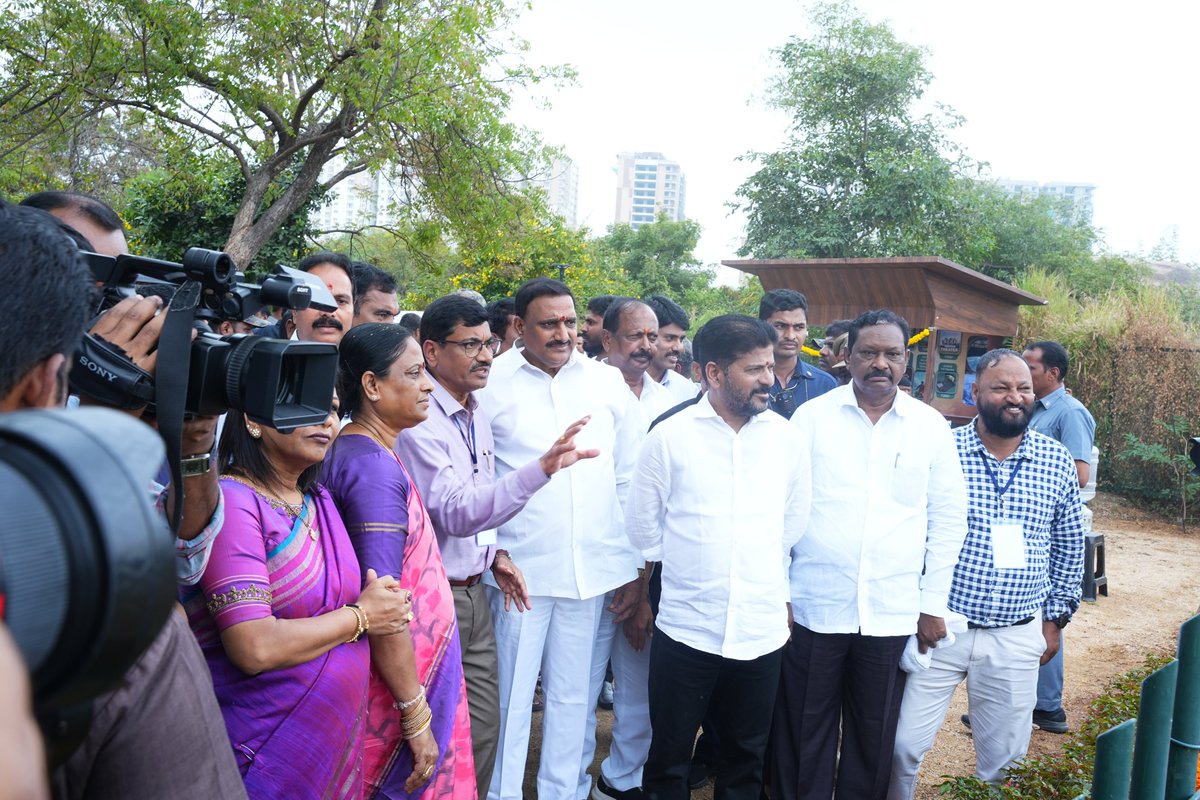 🌿🐅 The Virtual Wildlife Safari at the Botanical Garden, Kothaguda, Kondapur, was inaugurated by the Hon'ble Chief Minister Telangana! A new way to explore wildlife and nature digitally. 🦁🌱 #WildlifeSafari #SustainableTourism #GreenTelangana <a href="/TelanganaCMO/">Telangana CMO</a>