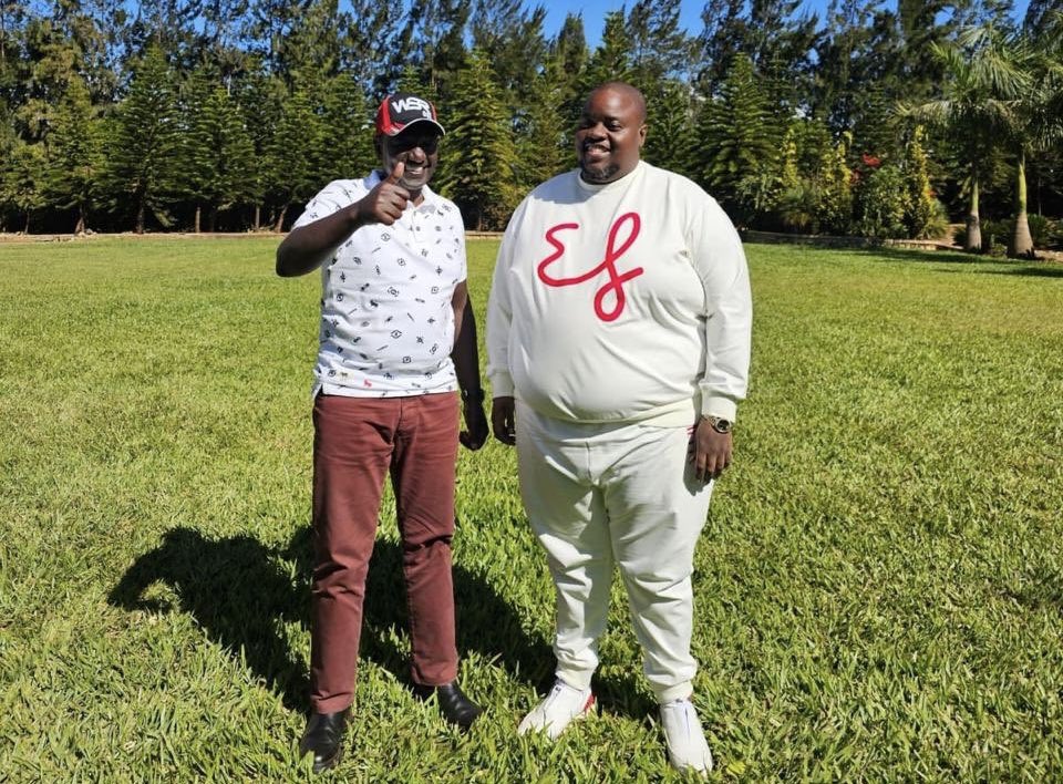 RubenMwirigi's tweet image. Show me your friends I tell you...
Ruto is the most corrupt TYRANT in the world.
He is the leader of dark deals.
He works with drug lords, and human traffickers.
The Lying BUTCHER OF SUGOI MUST RESIGN.
Musalia Mudavadi Molo ActionSA Kikuyus President Trump Aoko Richard Otieno