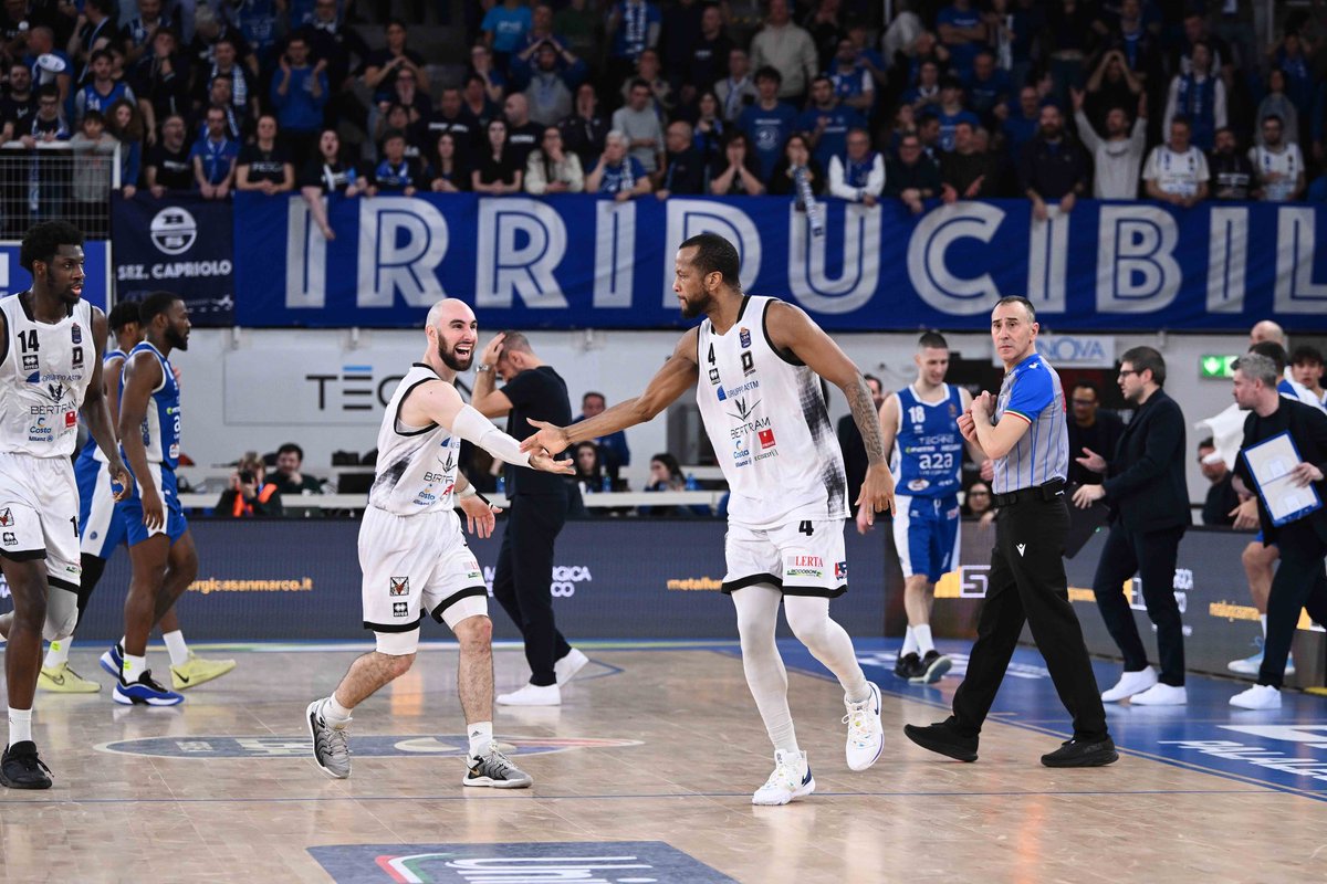 Kiss of Death 😘🖤 <a href="/JustinG4_/">Justin Gorham</a>