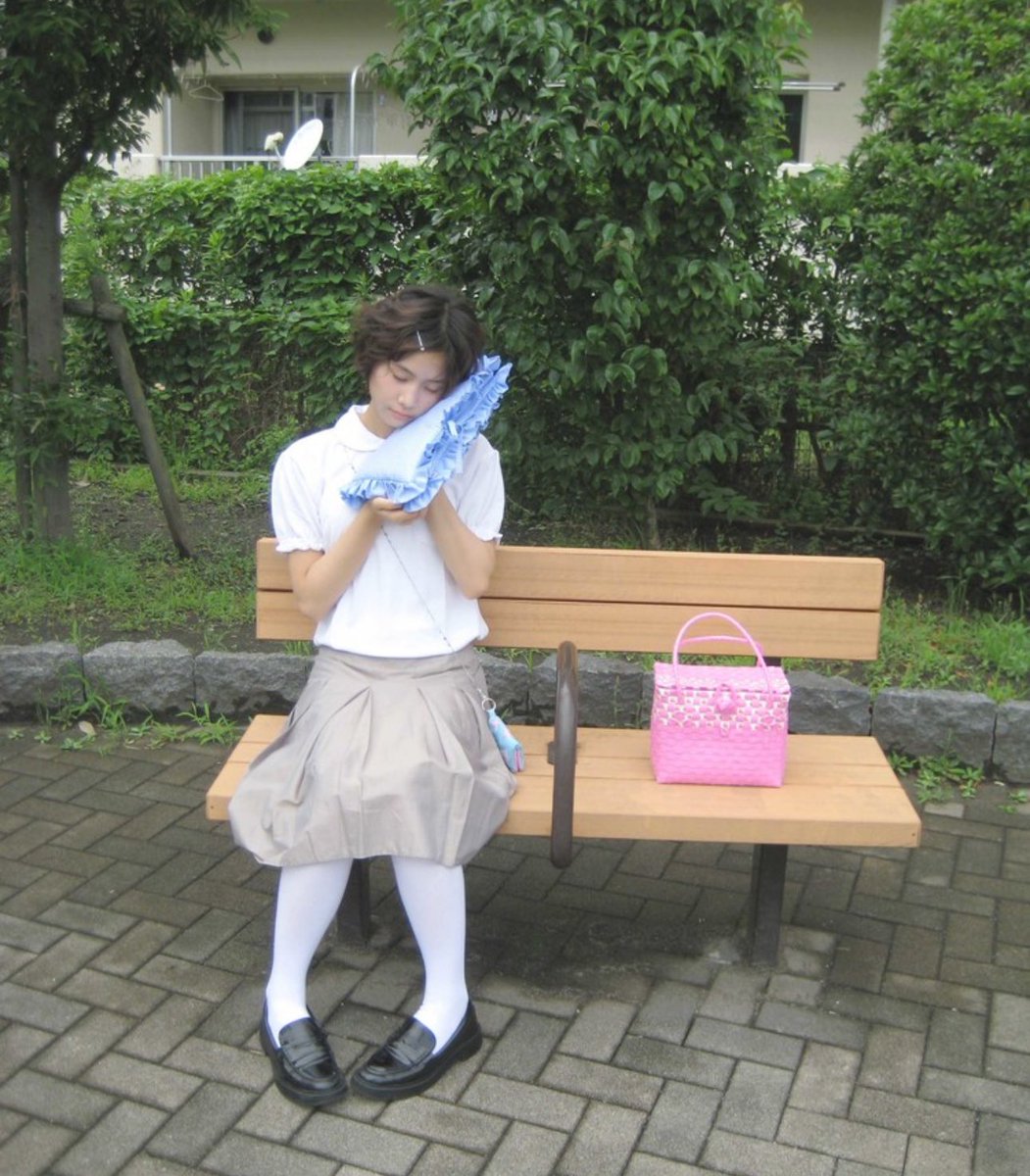 오늘 노트북 생을로 들고 다니다가 얼어서
파우치 보는데 60프로 해서 28000원에 샀다 ..
중간에 자는것도 가능 … 😪