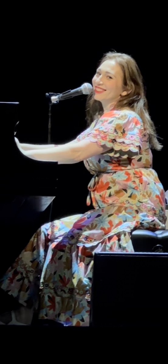 clarinetjules's tweet photo. @respektor appreciation post 💕🎶 love her!!! 🥰💃🏽🎤🎹🎸 (from A2 gig in 2023 ❄️) https://t.co/kDquMBW1cb