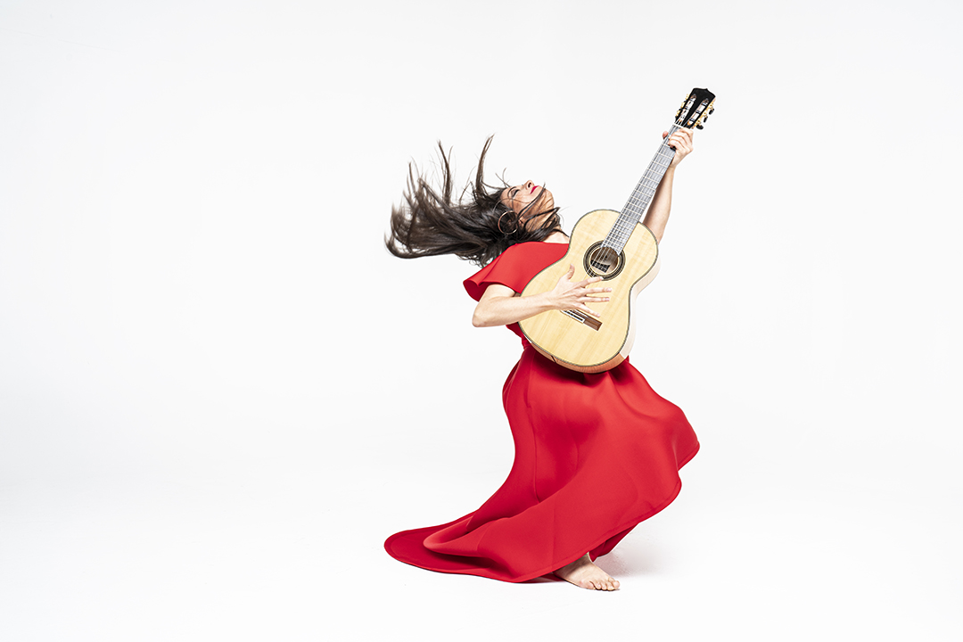paysdelaloire's tweet photo. 🎶 #MaRégionVirtuose en #Sarthe : ce week-end rendez-vous à La Ferté-Bernard et au Lude pour les concerts exceptionnels de l’Orchestre Symphonique du Perche Sarthois, de l'Ensemble Méliphage, de la guitariste Gaëlle Sola ou encore de la pianiste Anne Queffélec. 
Partagez en famille des concerts à petits prix : dimanche 26 janvier, le concert de Big Band Chopin de Varsovie est à 2€ pour les enfants de moins de 15 ans.
Infos & réservation ➡️ https://t.co/oP2U0c5Mnt