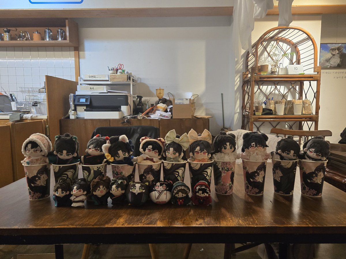 lisian_c's tweet photo. #암향은_짙고_매화는_만개하리라 
#술을_좋아하는_매화는_뱀을_담궈 
#도사햄요_설마_이거_우립니까
당청카페 양일 다녀왔슙니댜!🥰
이틀간 넘 즐거웠어요🥰😘🩷
마지막 광랸의 나눔빠티까지 너무 재밌었습니댜😋💕
그리구 삐꾹이도 많이 기여워해쥬셔서 너무 기뻤어요(≧◡≦)🩷 https://t.co/T65pe6f1RE