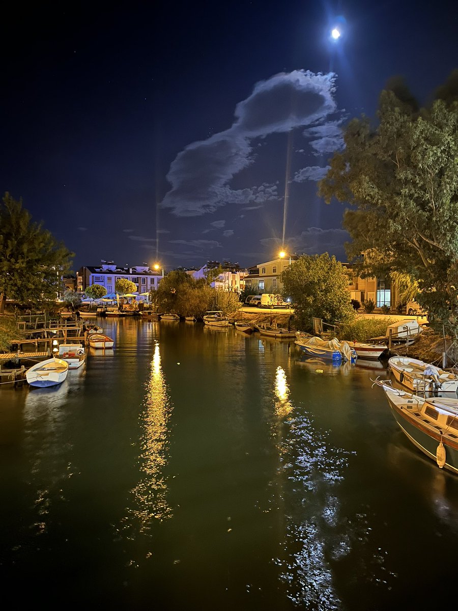 Gecesi ayrı, gündüzü ayrı güzel… Edremit/Akçay
<a href="/EdremitBelediye/">Edremit Belediyesi</a> #EnGüzelEdremit