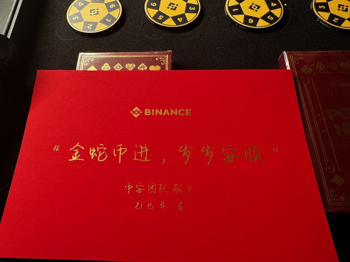 0xniaoshu's tweet photo. 满满当当的周边+一个巨大行李箱

岁岁安顺，岁岁平安，币币平安！

@binancezh  @yayabinance  @sisibinance  @0xDaTang 

#2025币安新年 https://t.co/WTDXfV7Gft