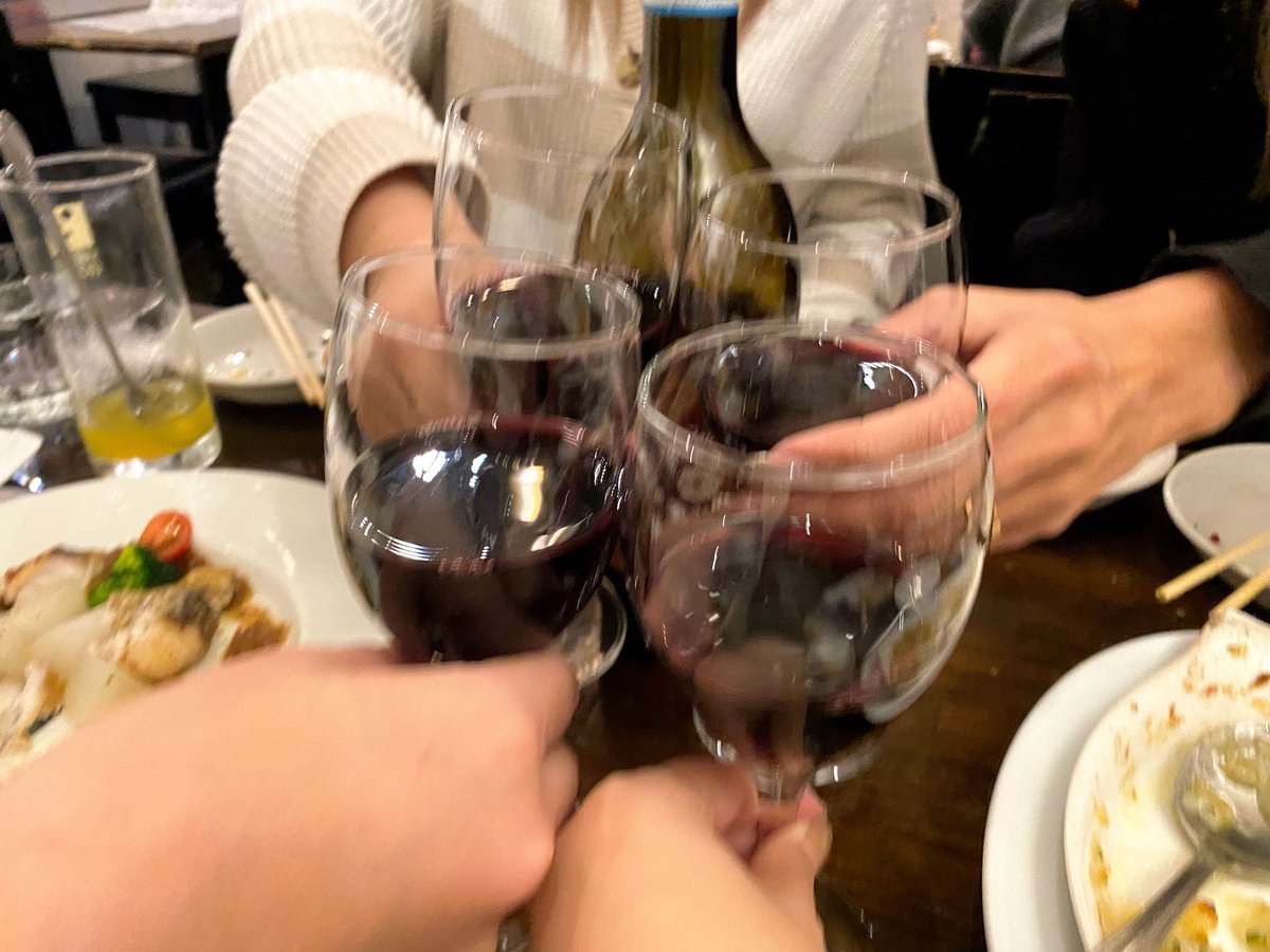 昨夜は集まれるメンバーでOMIASHI新年会でした🥂✨

中々会う機会が減ってしまったので久々に語らいました🥰

本年もよろしくお願いいたします！

#OMIASHI
#芸能人女子フットサル
#魔法のTANSA
#ステラFリーグ