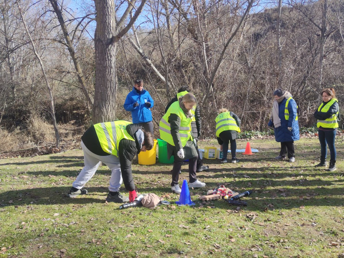Fundación Oxígeno (@fundaciono2) on Twitter photo #ArandadeDuero
#Burgos
Jornada de voluntariado junto al río Duero, para seguir incidiendo en el problema de los microplásticos que encontramos en lugares públicos, como miles de pequeños restos de alguna celebración, que terminan en nuestro río.
<a href="/jcyl/">Junta de Castilla y León</a> <a href="/mitecogob/">Transición Ecológica y Reto Demográfico</a> <a href="/ecoembes/">Ecoembes</a> #ArandadeDuero
#Burgos
Jornada de voluntariado junto al río Duero, para seguir incidiendo en el problema de los microplásticos que encontramos en lugares públicos, como miles de pequeños restos de alguna celebración, que terminan en nuestro río.
<a href="/jcyl/">Junta de Castilla y León</a> <a href="/mitecogob/">Transición Ecológica y Reto Demográfico</a> <a href="/ecoembes/">Ecoembes</a>