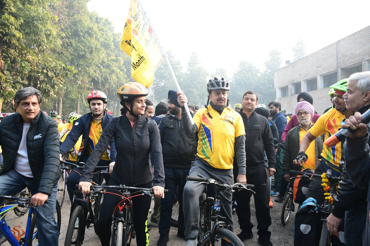 Raahgiri Foundation (@raahgiri_fdn) on Twitter photo Road Safety Month 2025 - Sundays on Cycles - A Ride Towards a Healthier Tomorrow! 🚴♀️*
Yesterday, #Gurugram came alive with the spirit of fitness, #sustainability, and #roadsafety as the Fit India Sundays on Cycles - Cyclothon rolled through the city! 
Led by the Traffic Police Road Safety Month 2025 - Sundays on Cycles - A Ride Towards a Healthier Tomorrow! 🚴♀️*
Yesterday, #Gurugram came alive with the spirit of fitness, #sustainability, and #roadsafety as the Fit India Sundays on Cycles - Cyclothon rolled through the city! 
Led by the Traffic Police