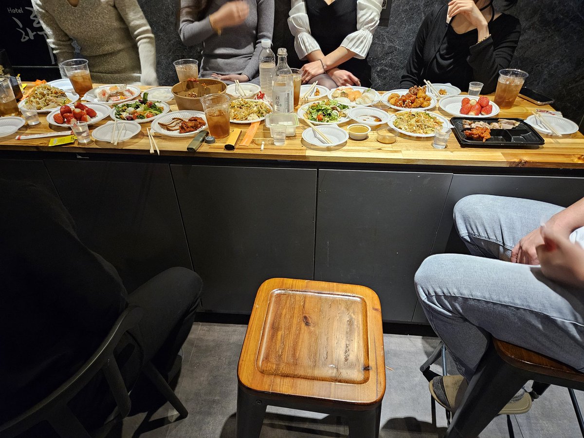 즐거운 토요일 멀리서와준 동생들 ~~
초보커플 분위기좋아서 첫 플레이까지~

뜨밤 너무 좋은밤이였습니다~~🥰🥰