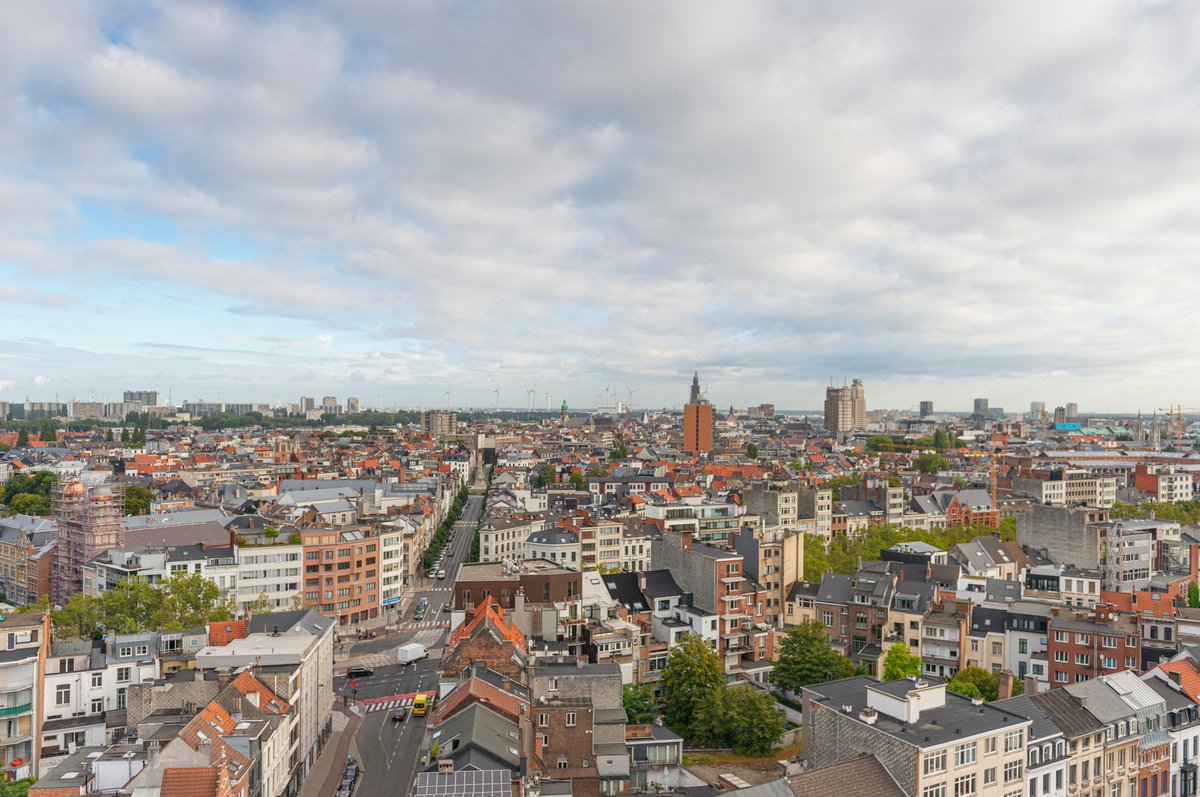 Zelf #asbest verwijderen? De stad zorgt voor de #ophaling en verwerking van correct verpakt asbestmateriaal. ♻️ Vraag nu je #gratis advies aan 👉 antwerpen.be/asbest