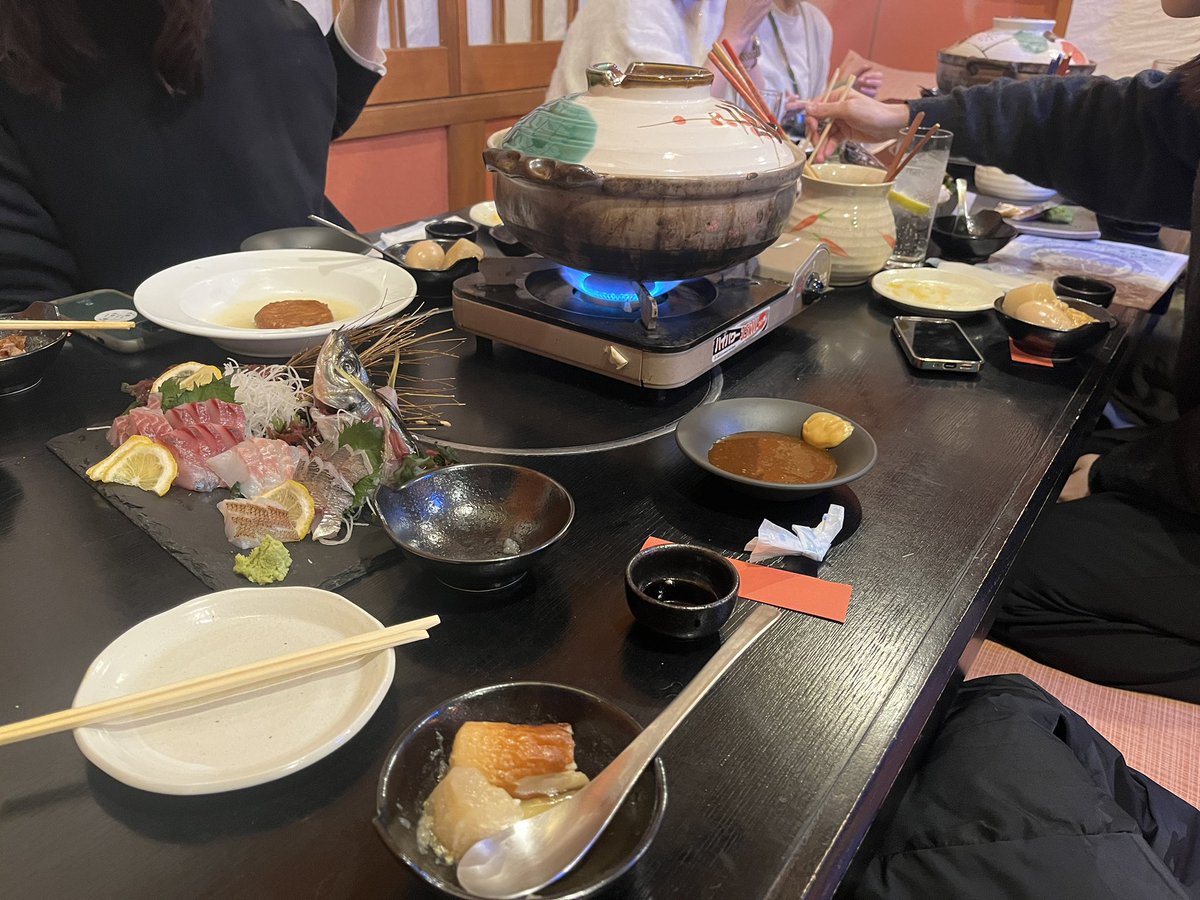 kazukiTC's tweet photo. 先々週ですが、部署での新年会でした
ずーっと行きたくていけてなかった紺屋のご飯を食べられました
紺屋には楽器とステージがあるのですが、突然始まるステージに呼ばれてVaundyの踊り子をうる覚えで歌うという試練がありましたが汗

残りも短いですがよろしくお願いします https://t.co/g6qak9EikN