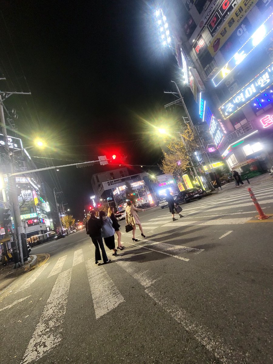 파티룸에 있다가 노타가보기는 
처음이었던 날~~ 
여성분들 흥이너무좋아서 막을수가 없었던
작년10월인듯 .....

#부부만남 #부커만남 #스왚 #파티룸