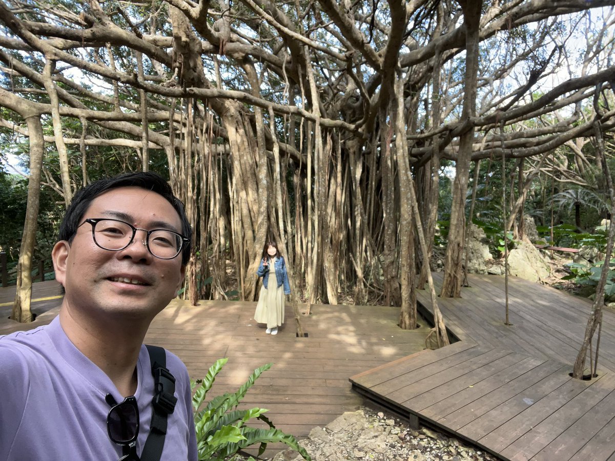 teamyanachan's tweet photo. 昨日はオクマプライベートビーチ&リゾート🏝️
あー最高だったー😃😆
今日は北部やんばるへ🌳
ガジュマルさんとソテツさんに囲まれながら✨
#オクマプライベートビーチ&リゾート
#大石林山
#ASMUI
#ガジュマル https://t.co/LT7X9XdUup