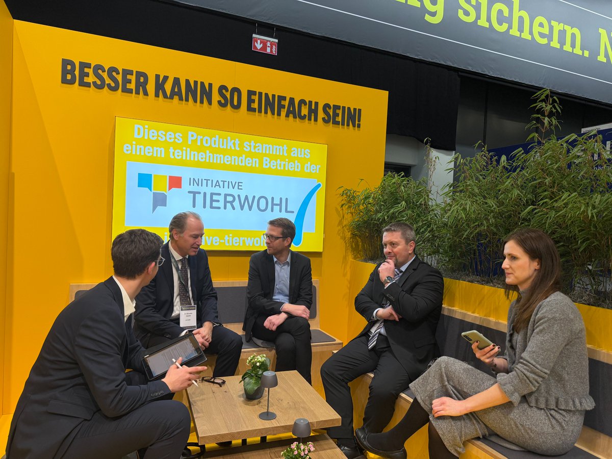 Initiative Tierwohl (@itw_de) on Twitter photo Vielen Dank an Michael Ruhl (<a href="/CDU_Hessen/">CDU Hessen</a>, Staatssekretär im Hessischen Ministerium für #Landwirtschaft und #Umwelt, Weinbau, Forsten, Jagd und #Heimat) für den Austausch auf der #GW2025 zum wichtigen Thema #Tierwohl. Wir bedanken uns für den Besuch am Gemeinschaftsstand von #ITW, Vielen Dank an Michael Ruhl (<a href="/CDU_Hessen/">CDU Hessen</a>, Staatssekretär im Hessischen Ministerium für #Landwirtschaft und #Umwelt, Weinbau, Forsten, Jagd und #Heimat) für den Austausch auf der #GW2025 zum wichtigen Thema #Tierwohl. Wir bedanken uns für den Besuch am Gemeinschaftsstand von #ITW,