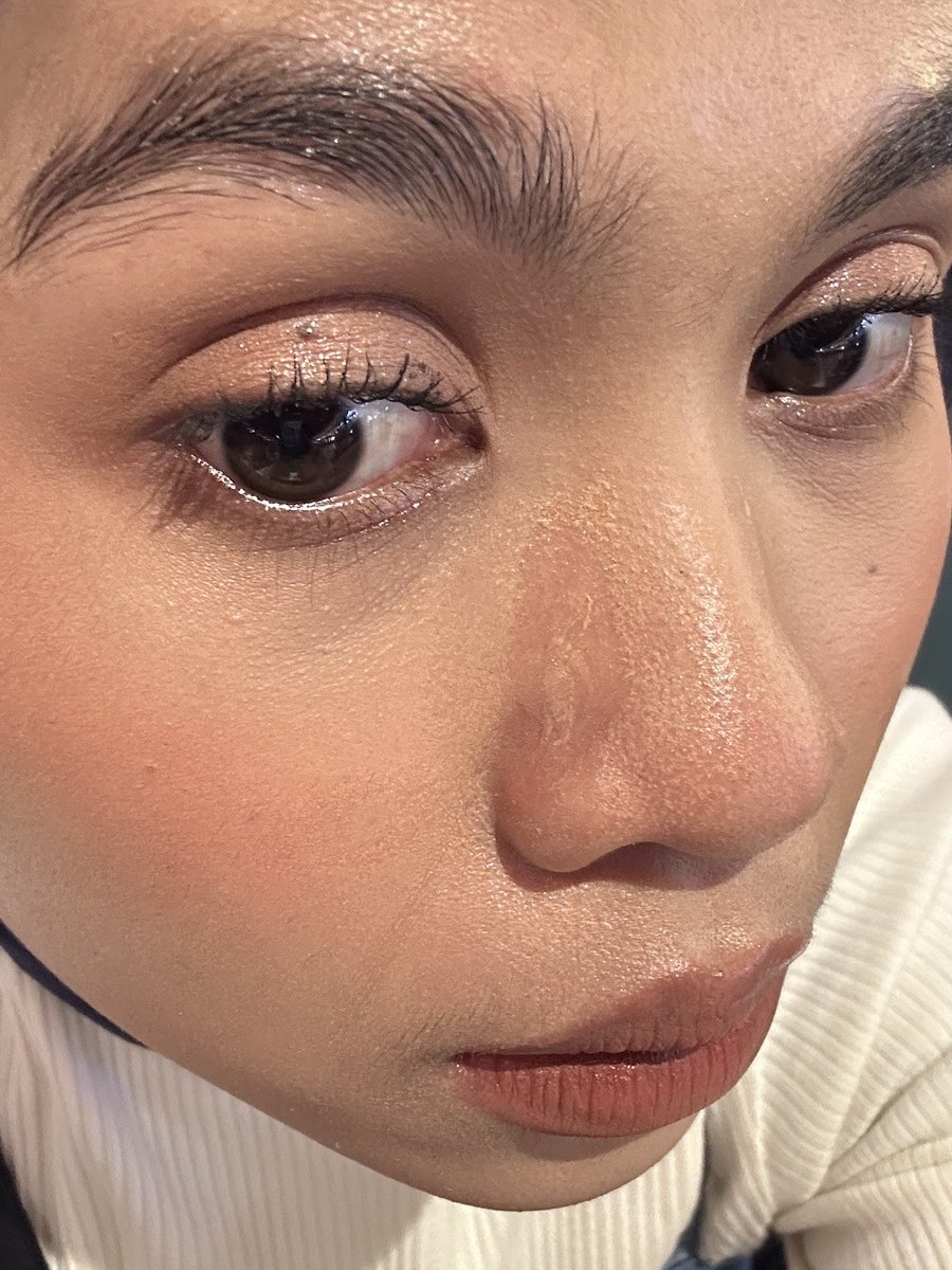 nisynwafer's tweet photo. Kalau kamu punya oily skin terus make up mu gampang longsor kyk gini, fix kamu wajib simak &amp; save thread ini⬇️⬇️ https://t.co/c457vN5rTl