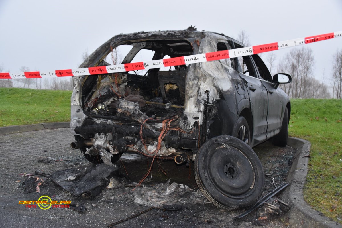 Auto in Brakel in brand, vermoedelijke brandstichting