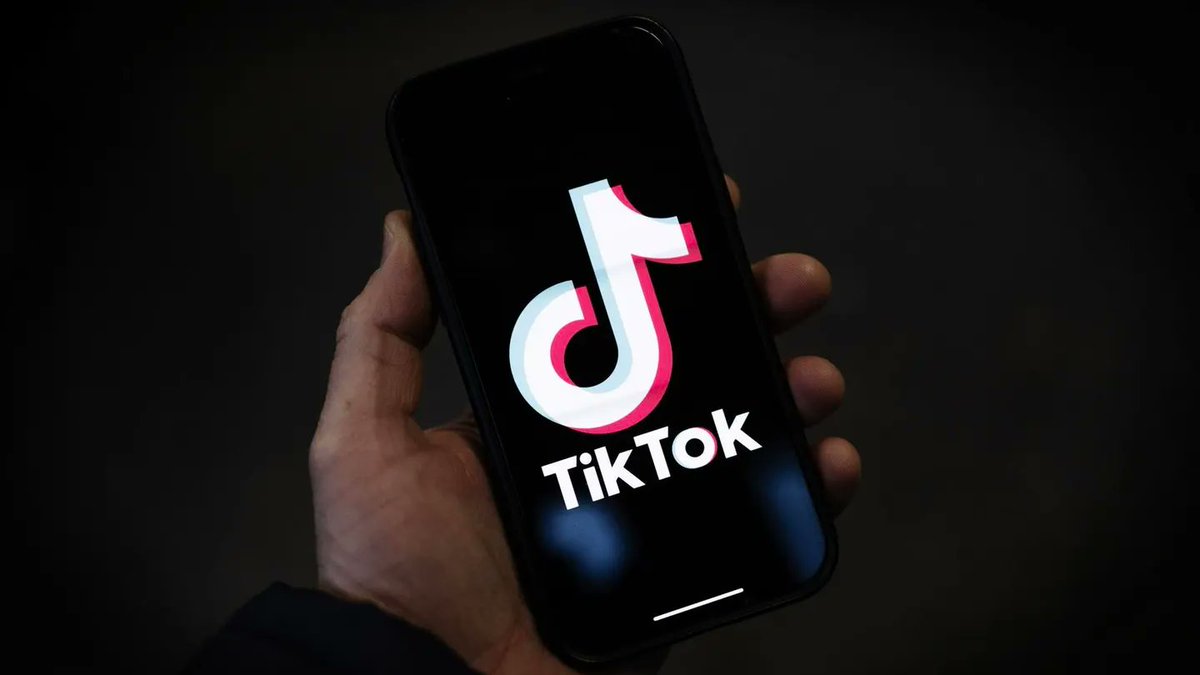 🚨 TikTok got banned. Everyone lost their minds. 

Oh wait, nevermind-

The app is back, but its future is still caught in debates over national security and data privacy.

Stunt? Permanent ban? Or will some crazy billionaire buy it? Crazy world we live in.