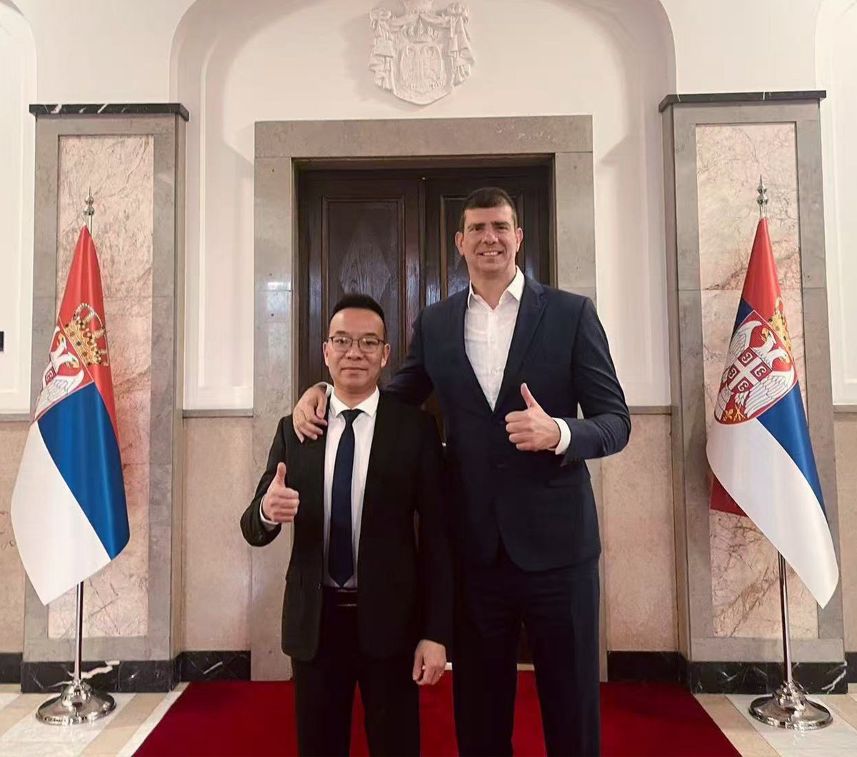 XPENG_AEROHT's tweet image. On January 15th, Serbian President Aleksandar Vučić met with XPENG AEROHT’s Founder Zhao Deli to discuss the future of transportation. 🌍 President Vučić expressed strong support for the ‘Land Aircraft Carrier’, envisioning Serbia as a launchpad for flying cars in Europe! 🚀