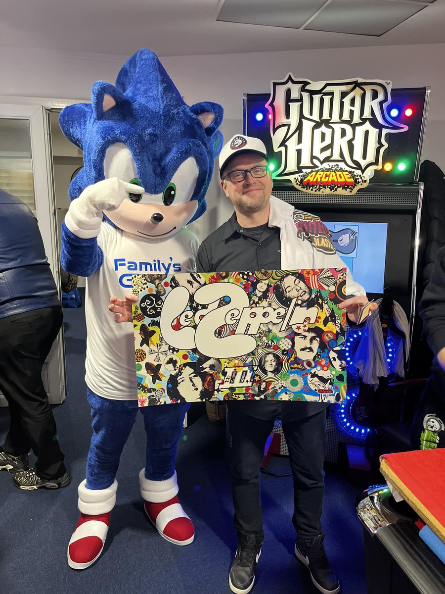 🔥TOURNOI DE FLIPPERS🔥
Petit retour sur le tournoi de  Family's Games à Caen et coorganisé avec panache par l'ami Caïus😁
Ambiance très sympathique et familiale ! 
Pour ce deuxième tournoi, je réussis à accéder à la finale et j’obtiens la 3eme place 😘