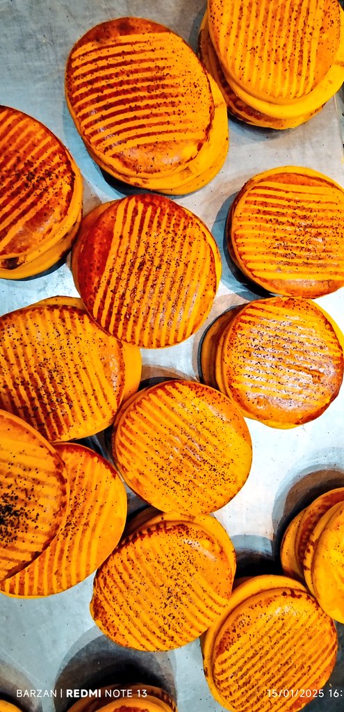 (وسواس) بیماری روحی و یک اختلال جانکاهی‌عه
اما خوشحالم که حداقل بعنوان یک (قناد) وسواس دارم.