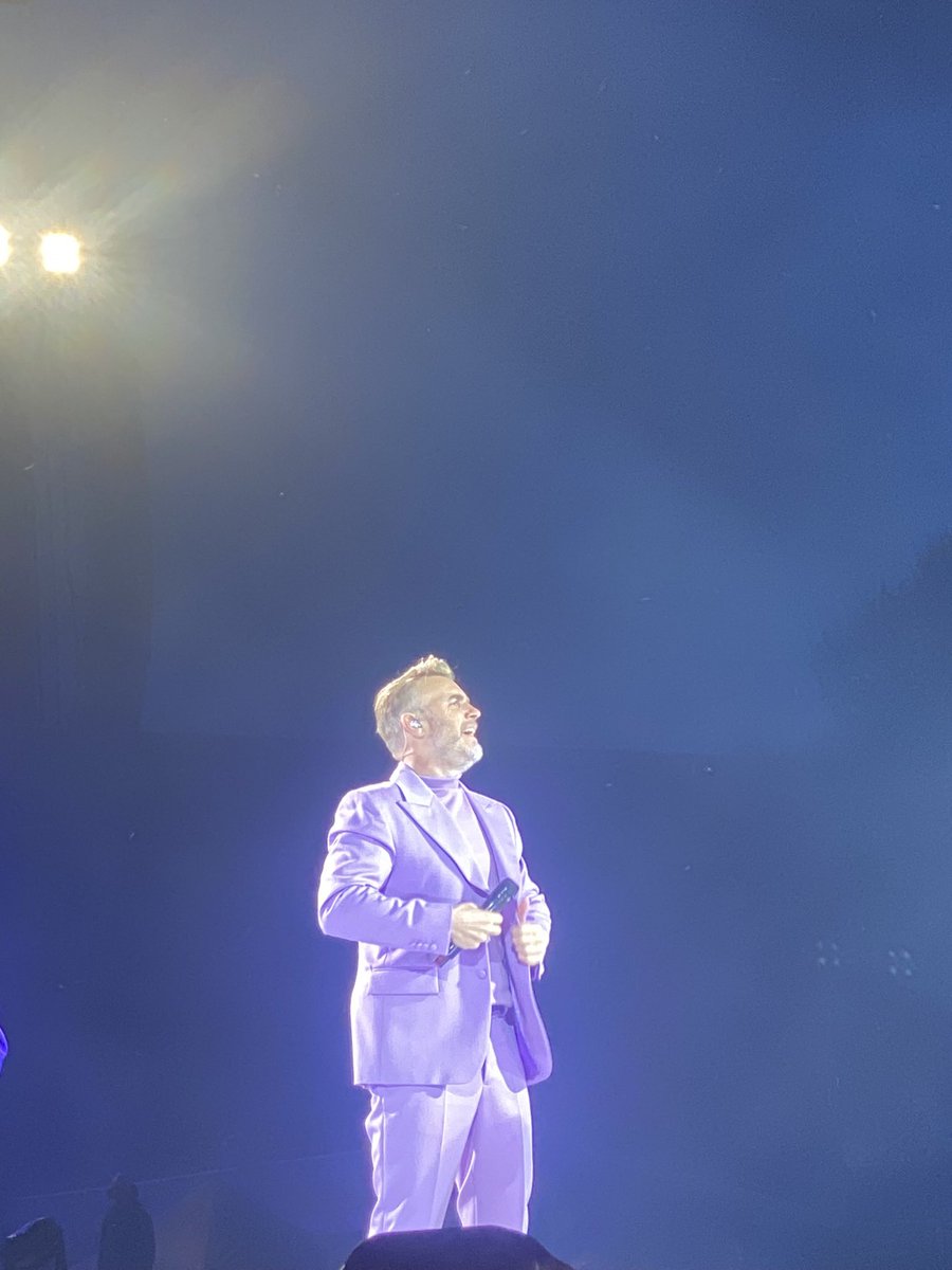 Elizabeth 🎢 tweet media