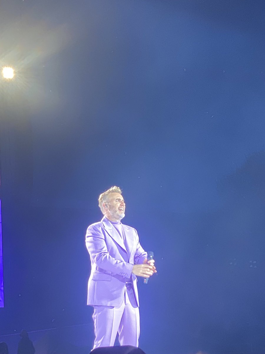 Elizabeth 🎢 tweet media