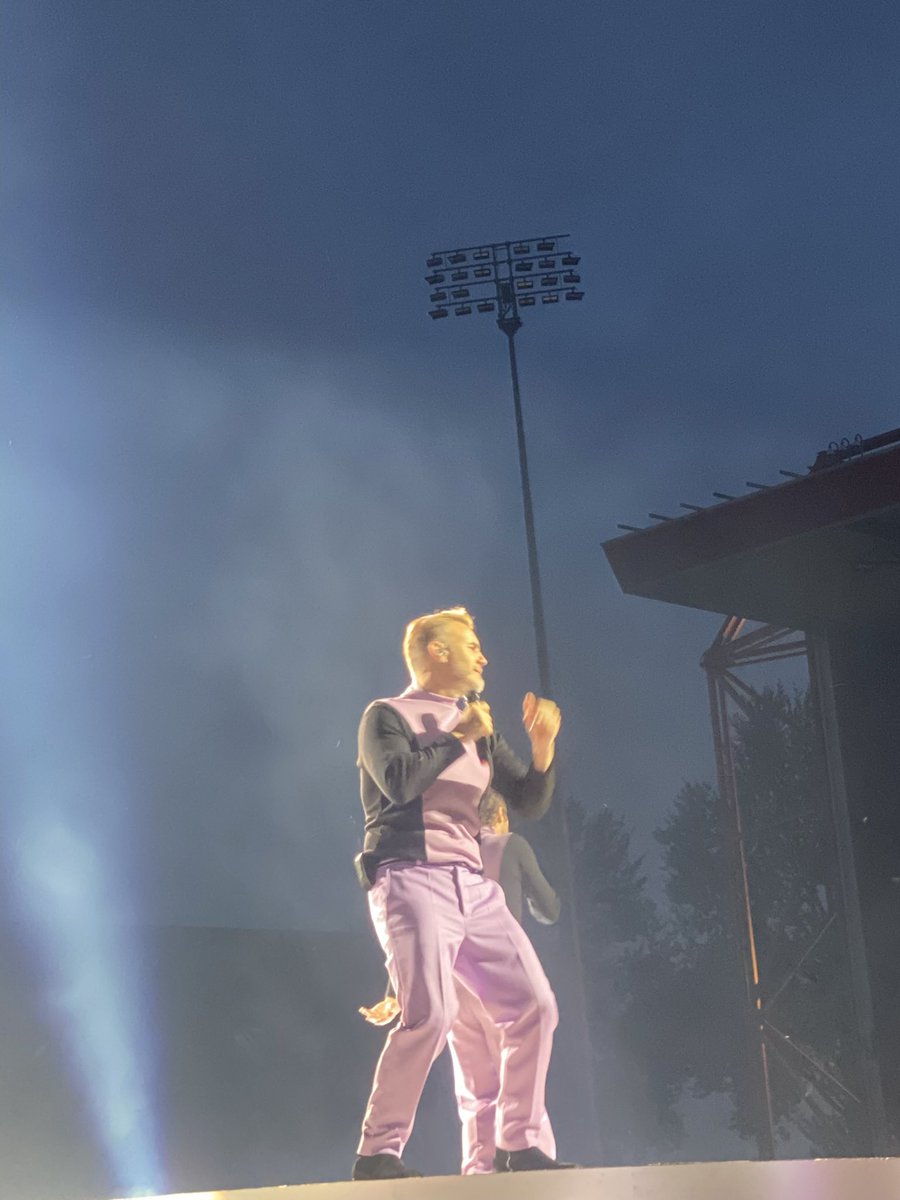 Elizabeth 🎢 tweet media