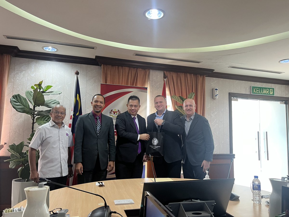Inst_Koperasi's tweet photo. Lawatan Delegasi Malaysia-Bosnia & Herzegovina Business Council (MBBC)
ke IKMa
20 Jan 25
Perbincangan memberi tumpuan kepada pembangunan modal insan koperasi berdasarkan keperluan sektor pelancongan, makanan dan minuman, serta perkhidmatan di Bosnia-Herzegovina.
#IKMa
#KUSKOP https://t.co/gCSinJ4Sx6