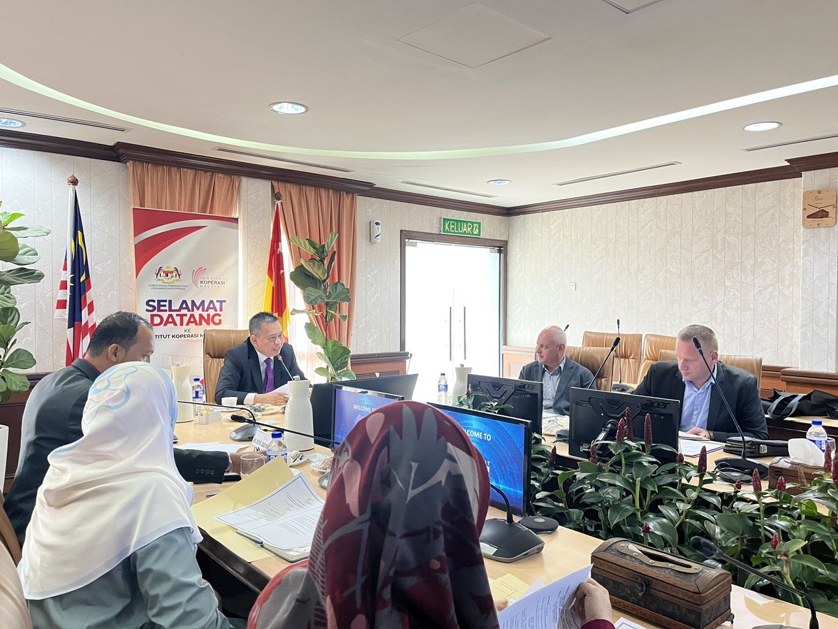 Inst_Koperasi's tweet photo. Lawatan Delegasi Malaysia-Bosnia & Herzegovina Business Council (MBBC)
ke IKMa
20 Jan 25
Perbincangan memberi tumpuan kepada pembangunan modal insan koperasi berdasarkan keperluan sektor pelancongan, makanan dan minuman, serta perkhidmatan di Bosnia-Herzegovina.
#IKMa
#KUSKOP https://t.co/gCSinJ4Sx6
