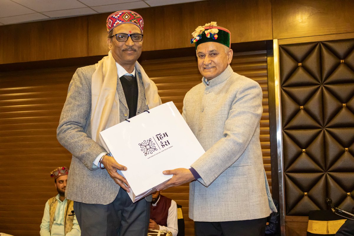 mayorshimla's tweet photo. होटल मरीना में आवास और शहरी मामलों पर स्थायी समिति (Standing Committee on Housing and Urban Affairs) के लिए डिनर और सांस्कृतिक संध्या में समिति के सदस्यों से मिलने, उन्हें सम्मानित करने व उनसे वार्तालाप करने का अवसर मिला। https://t.co/LCPKIzjkng