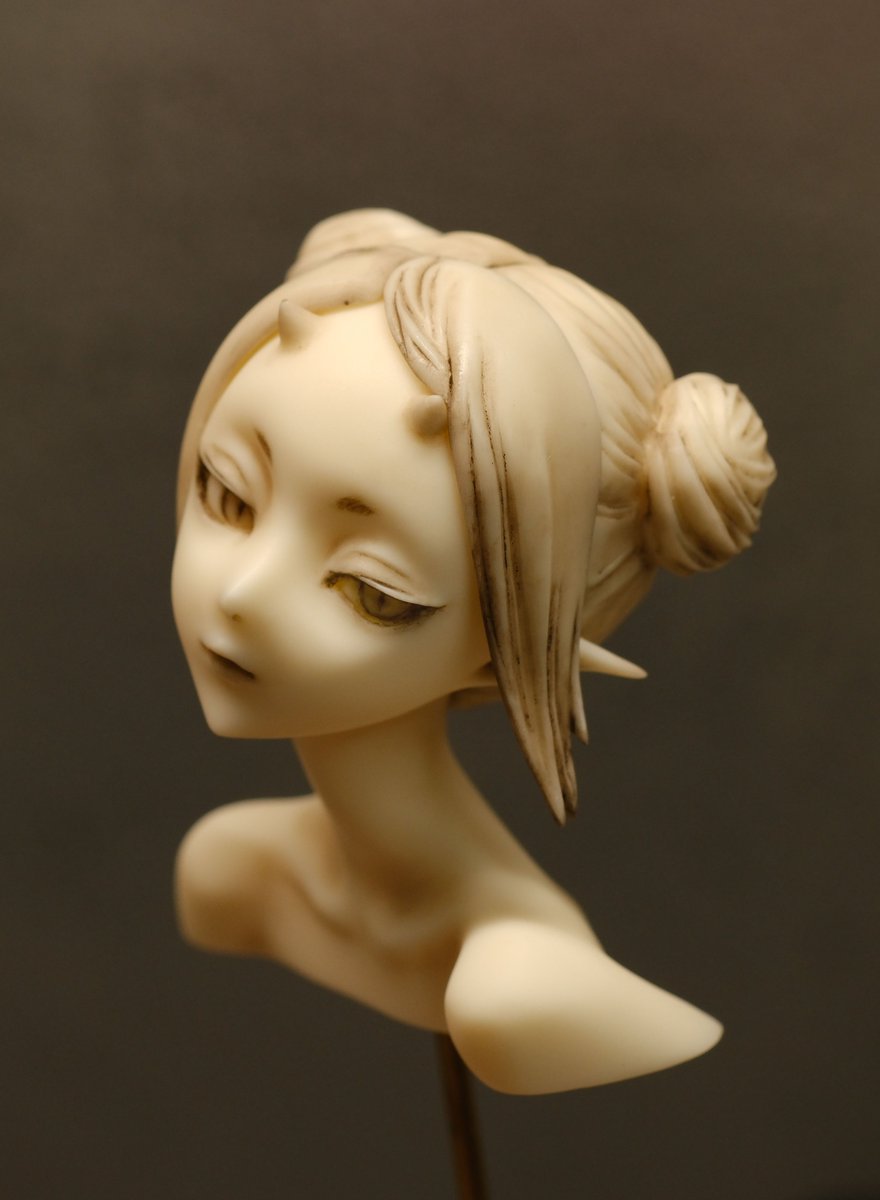 私、この写真結構お気に入りです。
角度によって年齢加減が違って見えるのが面白い。