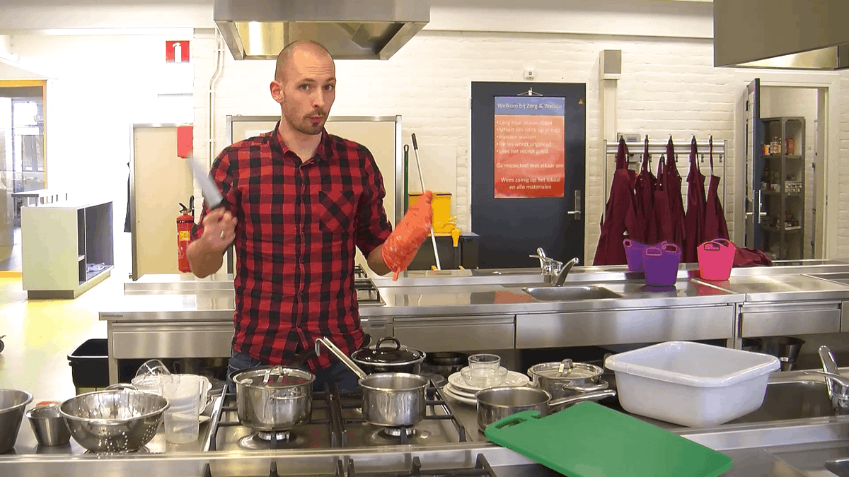 Bart Valkenier is als D&amp;P-docent van veel markten thuis. Bij de facilitaire onderdelen van D&amp;P maakt hij goed bruikbare multimediale hulpmiddelen voor de leerlingen. Hij gebruikt deze filmpjes in zijn eigen lessen en deelt ze met Platform D&amp;P: handig!  maakietsmedia.nl/koken-in-de-ke…