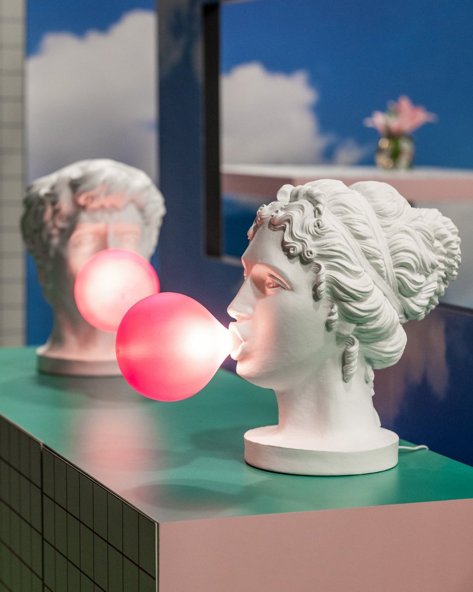 ⏳ Last hours to dive into the surreal world of #maisonetobjet! 🌟Don’t miss the opportunity to immerse yourself in a world where unexpected forms, bold contrasts, and installations that challenge the ordinary – all before the fair closes at 6pm today!