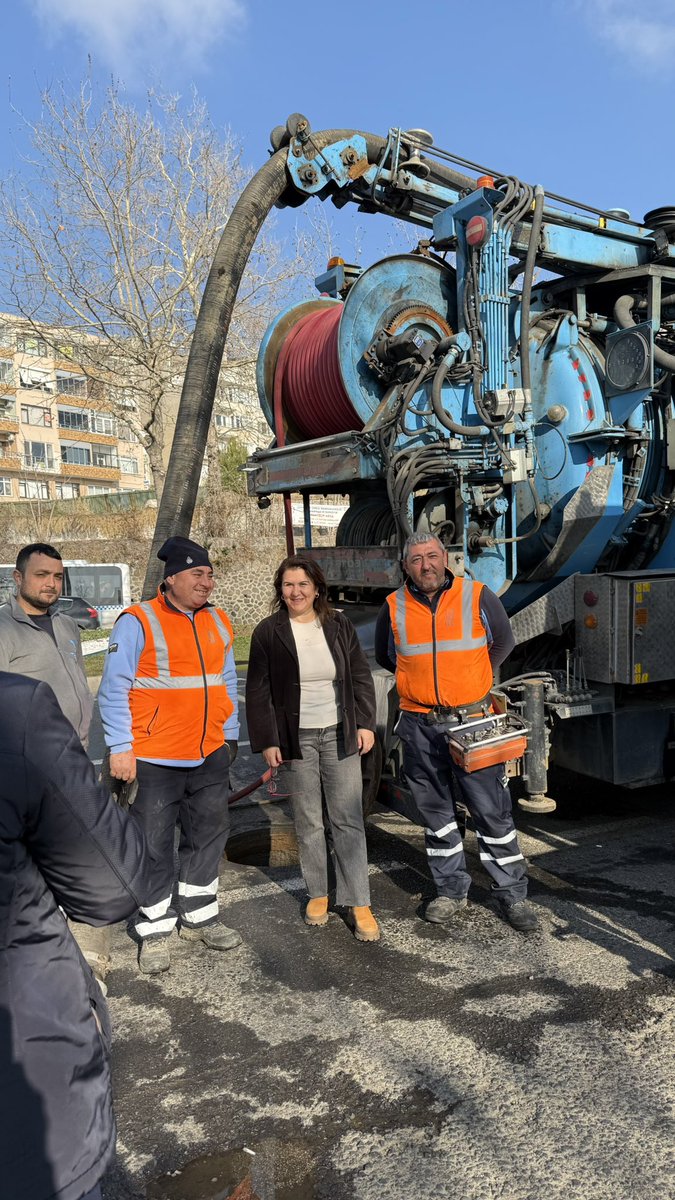 BegumCelikdelen's tweet photo. #tekirdağ Büyükşehir Belediyemizin çok değerli Başkanı Sayın @CandanYceer Başkanımız bizi onurlandırdı, #teski Genel Müdürümüz Sayın Mehmet Ali Şişmanlar bey ile beraber bizi makamında ağırladı, Başkanımızın okul yılları Ankarada geçmiş, biraz geçmişten biraz gelecekten bahsettik, biraz da bugünümüzü konuştuk,
kendisine bölgede #iski olarak #teski ile yaptığımız ortak çalışmaları anlattık,
Başkanımıza ve ekibine harika sohbet ve içtenliği için çok teşekkür ederim..
Ayrıca, kanalizasyon ekibimizin Tekirdağ sahil yolu bandında yaptığı çalışmaları yerinde ziyaret ederek bilgi aldım..
Marmara’nın incisi Tekirdağ her mevsim çok güzel ❤️