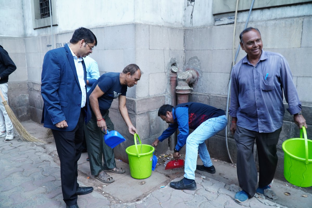 Kolkata Customs (@kolkata_customs) on Twitter photo <a href="/kolkata_customs/">Kolkata Customs</a> is organising#Swachhta Pakhwara 2025 from 16.01.2025 to 31.01.2025. On this occasion a mass cleanliness drive was organised, in and around Custom House Kolkata Grade I Heritage Building on 20.01.2025 <a href="/kolkata_customs/">Kolkata Customs</a> is organising#Swachhta Pakhwara 2025 from 16.01.2025 to 31.01.2025. On this occasion a mass cleanliness drive was organised, in and around Custom House Kolkata Grade I Heritage Building on 20.01.2025