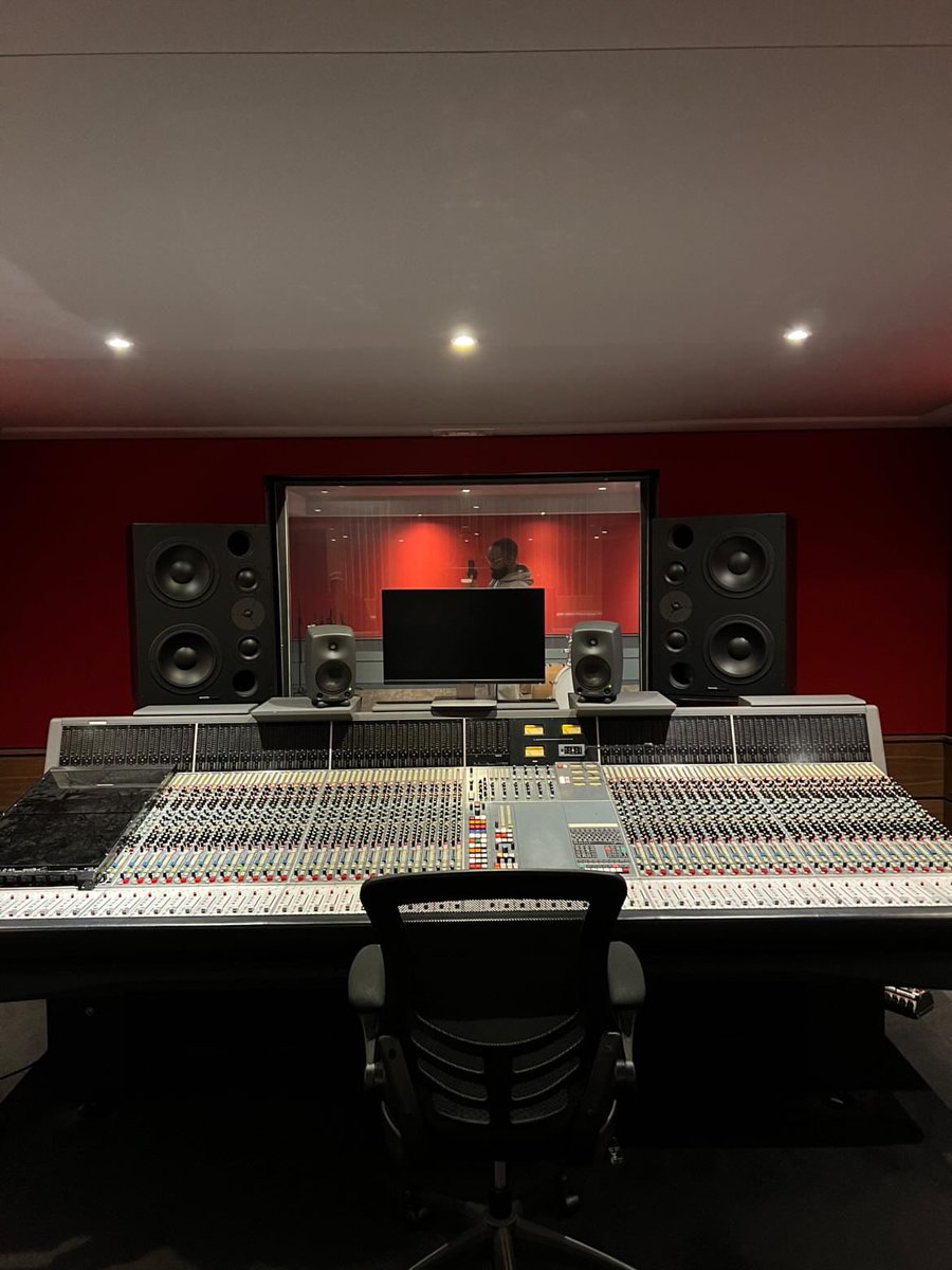 Anyllson's tweet image. Grateful.
It’s Meant to be.
Conquered and Blessed.

2025.