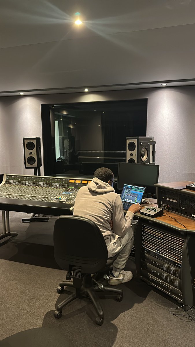 Anyllson's tweet image. Grateful.
It’s Meant to be.
Conquered and Blessed.

2025.