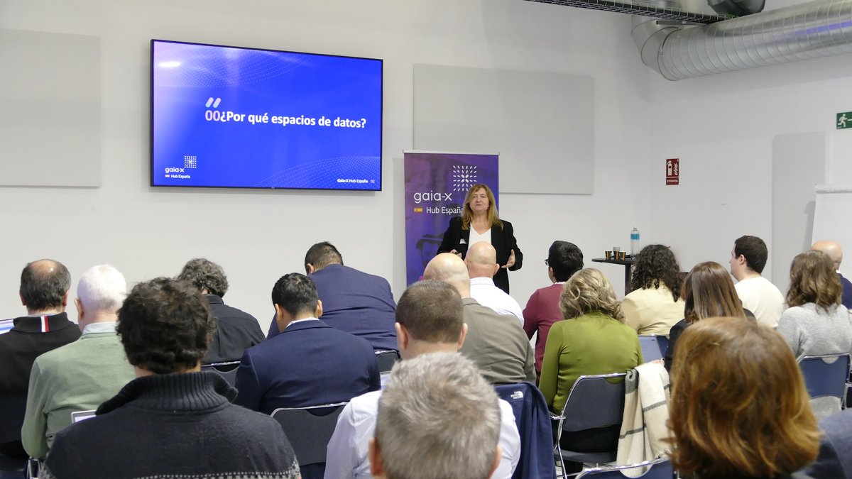 #GAIAX_Spain Hoy en <a href="/ITA_tecnologia/">Instituto Tecnológico de Aragón</a> presentando a empresas la nueva economía del dato y oportunidades con las convocatorias del Plan de Impulso de espacios de datos. Con <a href="/pablo_benedi/">Pablo Pérez Benedí</a> <a href="/neuralconcept/">Rafael del Hoyo</a> <a href="/sibilafc/">Silvia Ferrer</a> <a href="/AragonDih/">AragonEDIH</a> <a href="/aliciaasin/">Alicia Asín</a> <a href="/libelium/">Libelium</a>, entre otros.
