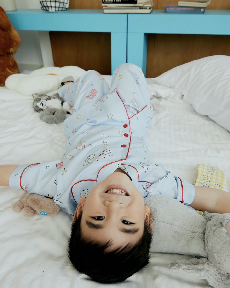 Numone_Official's tweet photo. The kid and his mommy 👶🏻 

🍭In a dream of “Cotton Candy” 
🍯 Camping on “Honey Toast” Island

#PAPAWDREAM
#Numone_official https://t.co/AgGbwKTC3a