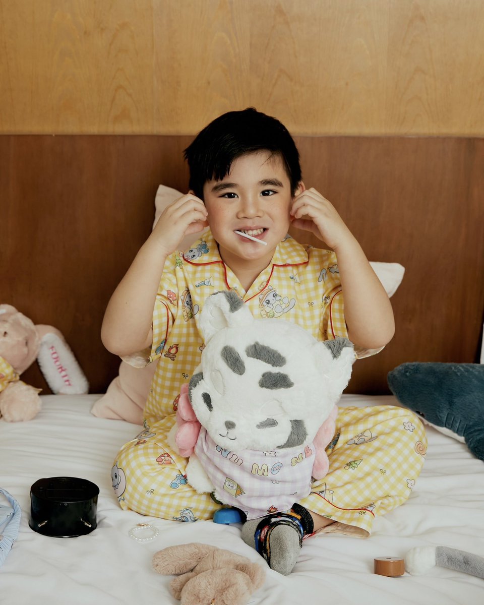 Numone_Official's tweet photo. The kid and his mommy 👶🏻 

🍭In a dream of “Cotton Candy” 
🍯 Camping on “Honey Toast” Island

#PAPAWDREAM
#Numone_official https://t.co/AgGbwKTC3a