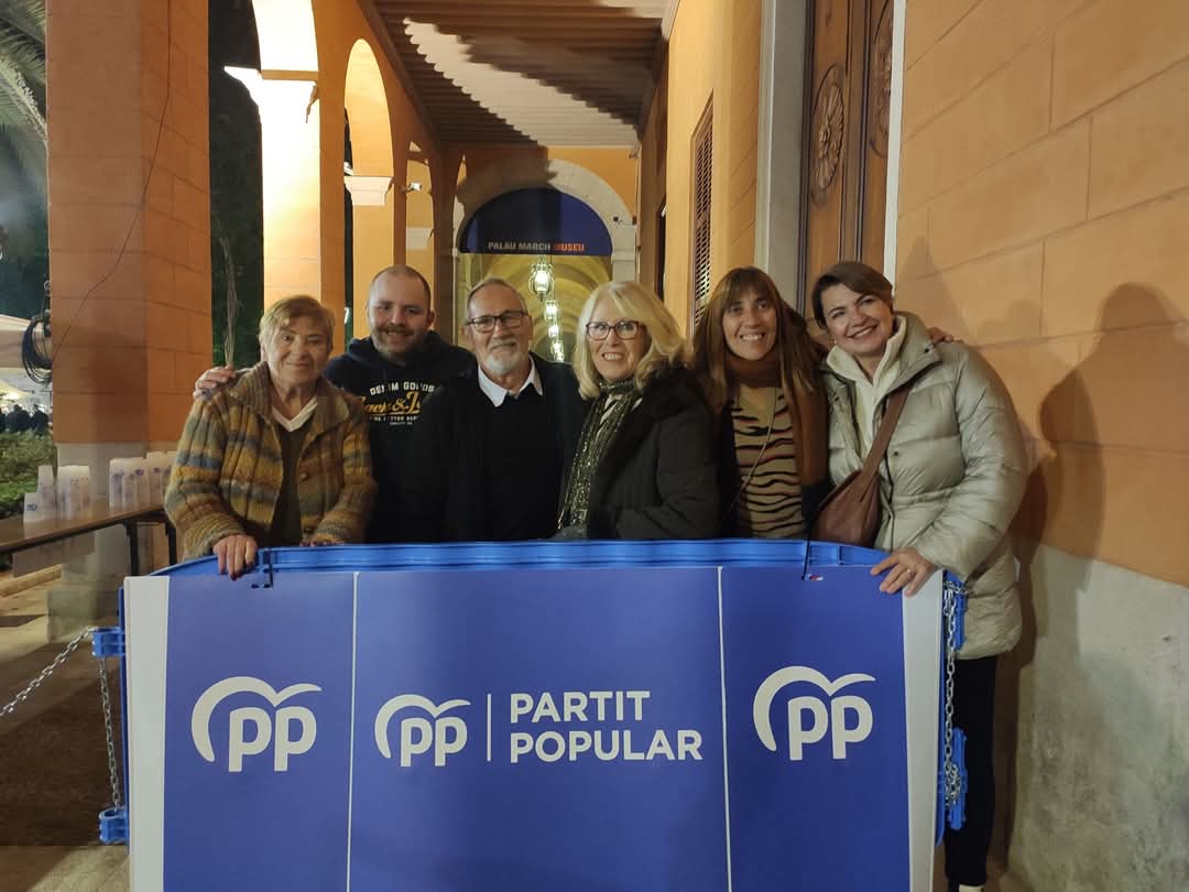 Populars_Muro's tweet photo. Ahir vàrem assistir i donar una mà, als nostres companys de partit a la torrada del @popularespalma @PPdeMallorca i @ppbalears en motiu de les festes de Sant Sebastià de Palma . Unes 4000 persones varen compartir amb nosaltres aquesta nit màgica.
Gràcies a tots ! 👏💙🔥 https://t.co/iLzfUmyqwa