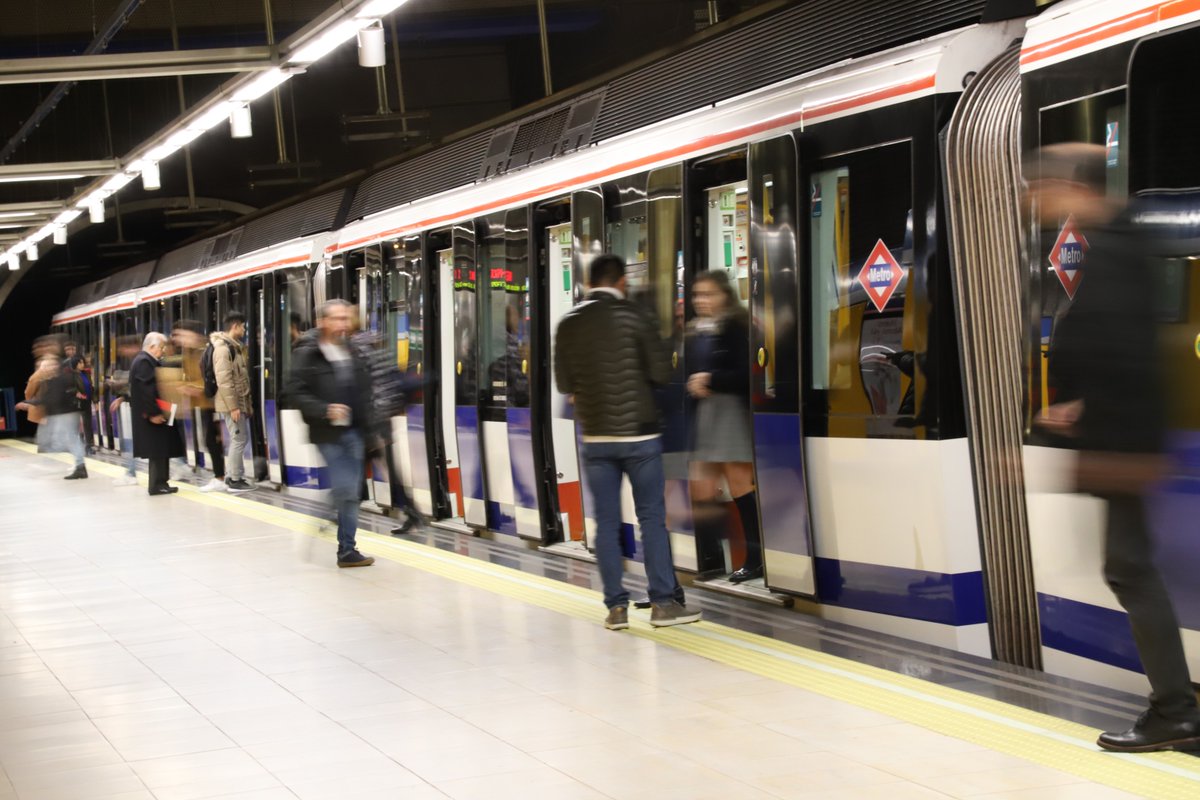 Alstom_es's tweet photo. 🙌 Hemos firmado un contrato con @metro_madrid para modernizar la señalización de la línea 6, convirtiéndola en la 1ª línea sin conductor. ¡Innovación y sostenibilidad en el transporte urbano madrileño! #MovilidadInteligente

https://t.co/4lHxe488qT https://t.co/2np5JBhpeV