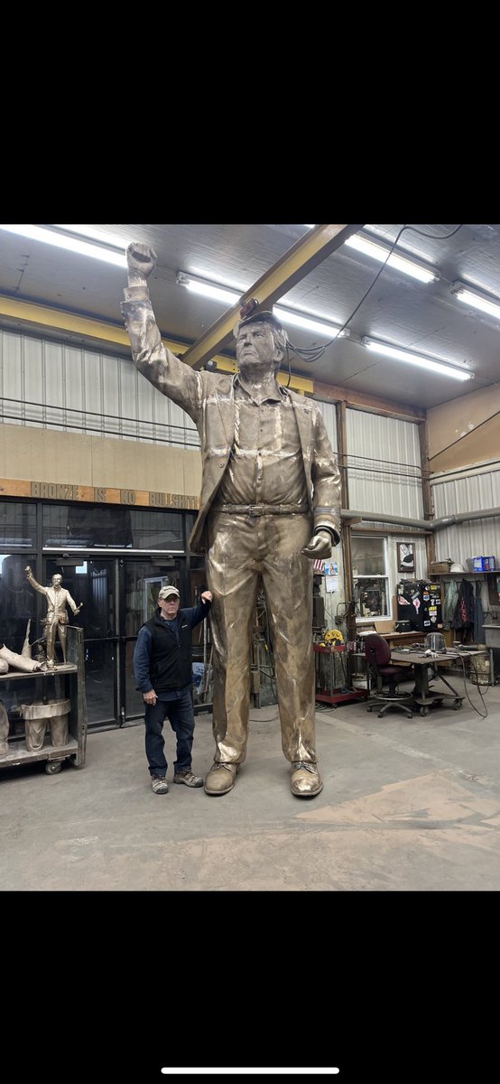 BigBrainsBoi's tweet photo. Today on monday January the 20th this Trump statue is being unveiled. Artist has confirmed it. The ticker of the coin is $dc
This shit will go PARABOLIC when it’s unveiled 🚀

$dc

9DfMithemD15Zcjg6ci9kpRzJ9TLmsEdAV6uCpyybj9C https://t.co/wxibHmjNZX