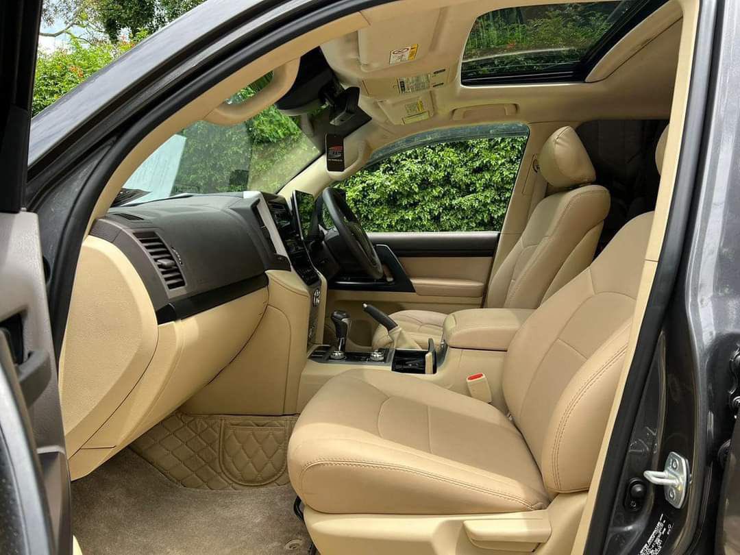 mceazarj's tweet photo. Toyota Landcruiser ZX
70th Anniversary Edition 
Year 2016
Facelifted to LC300 
Dark Gray

▪️ 4600cc V8 PETROL
▪️ Auto 4WD
▪️ SUNROOF 
▪️ Beige Leather Interior 
▪️ Crawl control system
▪️ Rear and Central Diff Locks
▪️ Active height control

KSH 11.3 M

0736355555 https://t.co/8Zijdli2fX