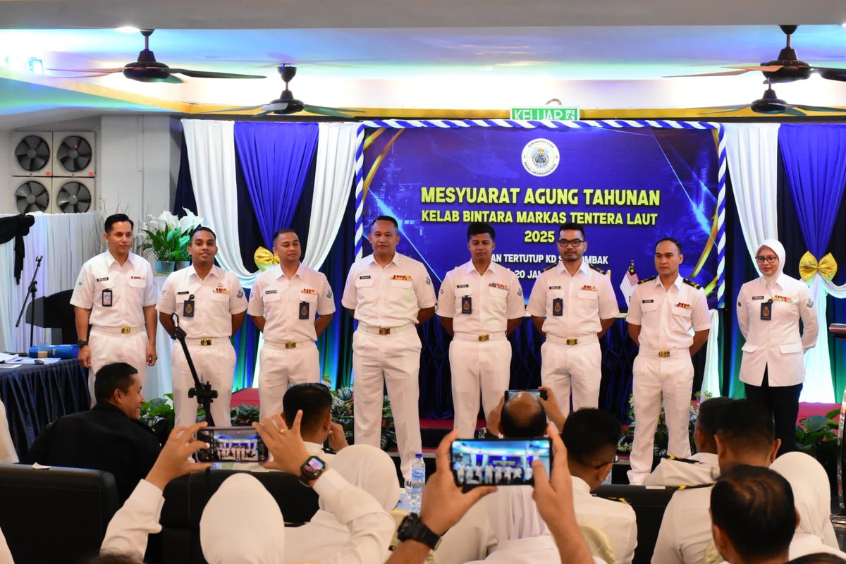 KBMkTL's tweet photo. “Bintara tulang belakang TLDM”@KBMkTL telah melaksanakan pelantikan kepimpinan baharu Kelab sesi 25/26. AGM yg dirasmikan oleh Penaung dan disaksikan Penasihat sebulat suara mencapai kata sepakat utk komuniti Bintara MTL. Tahniah AJK sesi 25/26 dan terima kasih AJK sesi 24/25. https://t.co/AEzbwkAHOP