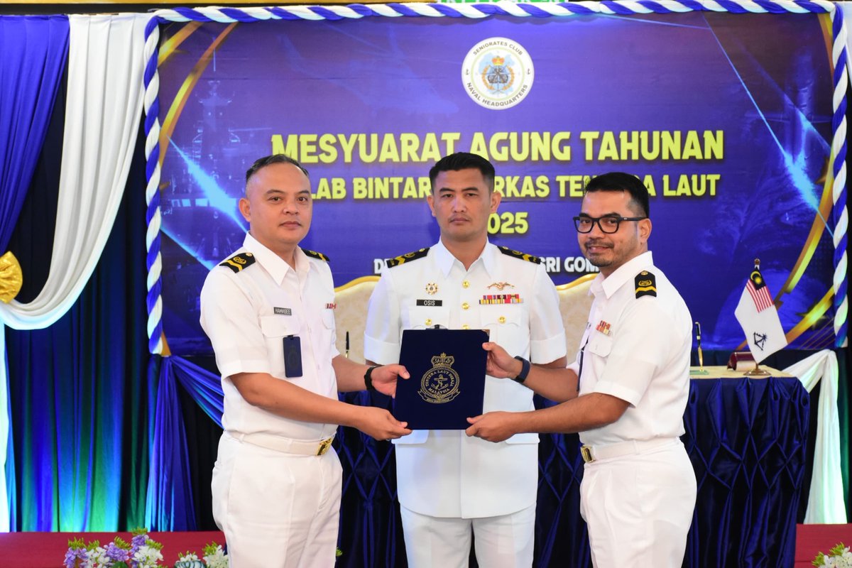 KBMkTL's tweet photo. “Bintara tulang belakang TLDM”@KBMkTL telah melaksanakan pelantikan kepimpinan baharu Kelab sesi 25/26. AGM yg dirasmikan oleh Penaung dan disaksikan Penasihat sebulat suara mencapai kata sepakat utk komuniti Bintara MTL. Tahniah AJK sesi 25/26 dan terima kasih AJK sesi 24/25. https://t.co/AEzbwkAHOP
