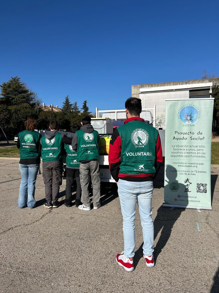 OSDAM_org's tweet photo. Empezando el año con más ayuda tanto a las familias de Valencia como a los animales

 #osdam #voluntariado #ayudasocial #ayudaanimal #Valencia https://t.co/QB1jfbv3ic